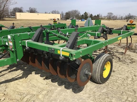 Image of John Deere 714 equipment image 4