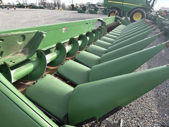 Image of John Deere 716C equipment image 2