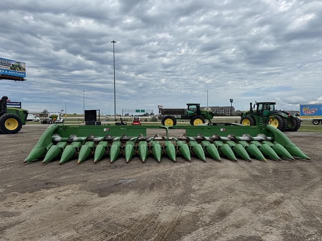 Image of John Deere 718C equipment image 2