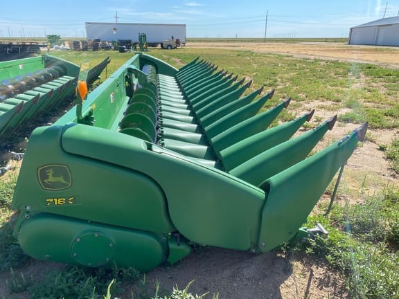 Main image John Deere 718C