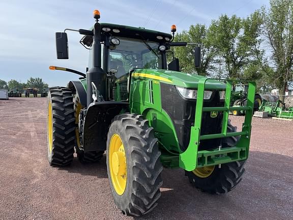 Image of John Deere 7210R equipment image 2