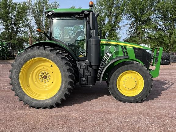 Image of John Deere 7210R equipment image 3