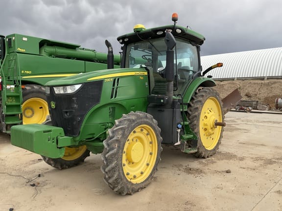 2018 John Deere 7210R Equipment Image0