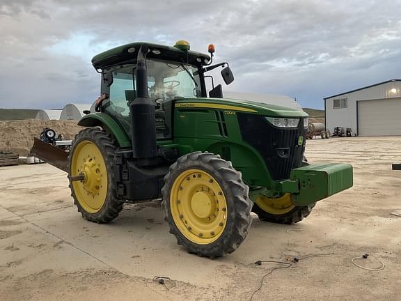 Image of John Deere 7210R equipment image 1