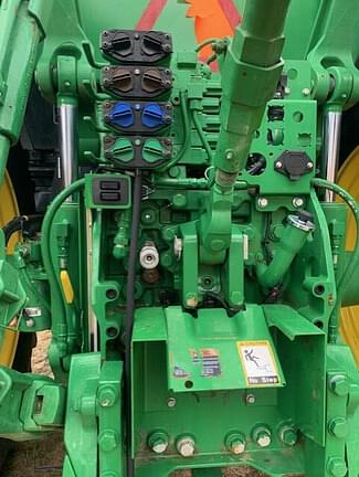 Image of John Deere 7210R equipment image 4