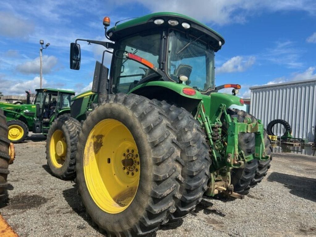 2018 John Deere 7210R Equipment Image0