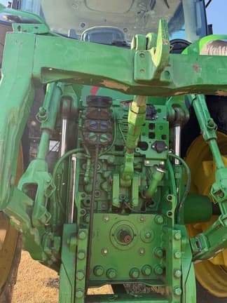 Image of John Deere 7210R equipment image 4