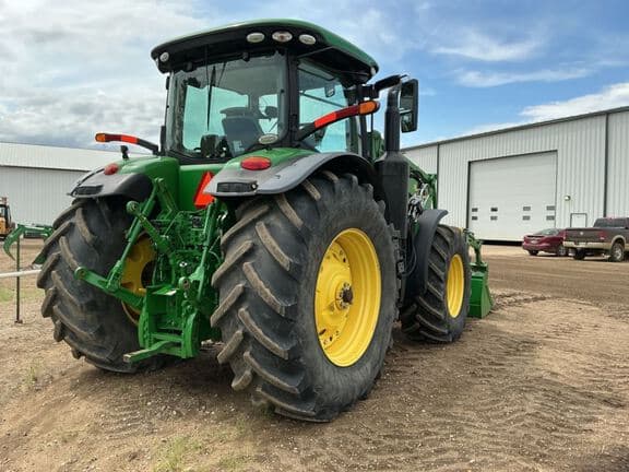 Image of John Deere 7210R equipment image 3