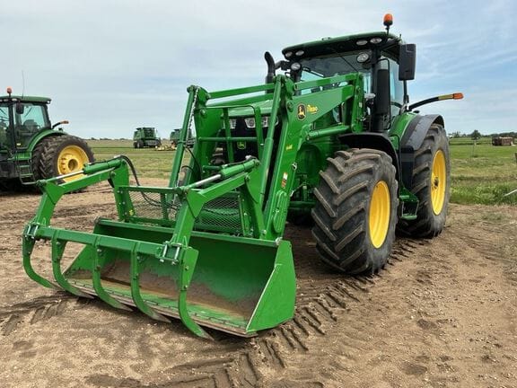 2018 John Deere 7210R Equipment Image0