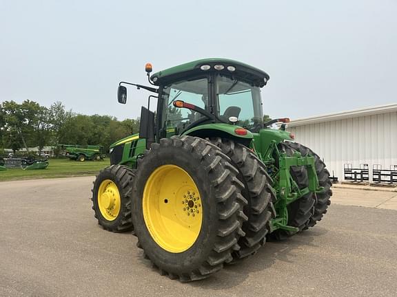 Image of John Deere 7210R equipment image 4