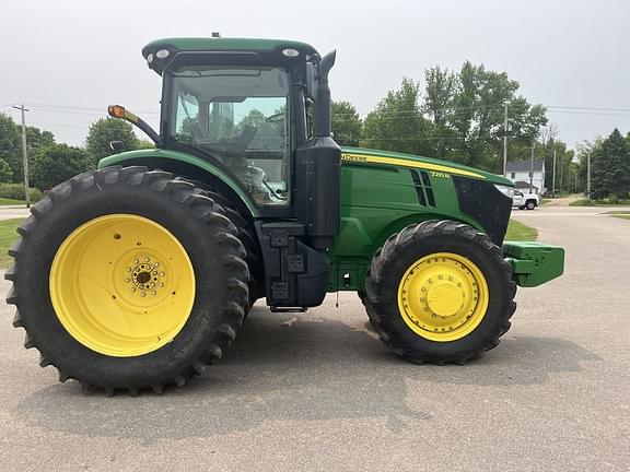 Image of John Deere 7210R equipment image 1