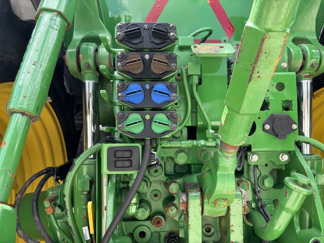 Image of John Deere 7210R equipment image 4