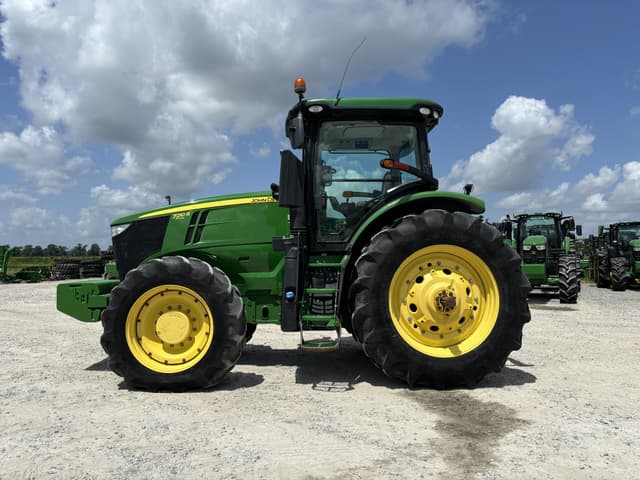 Image of John Deere 7210R equipment image 1