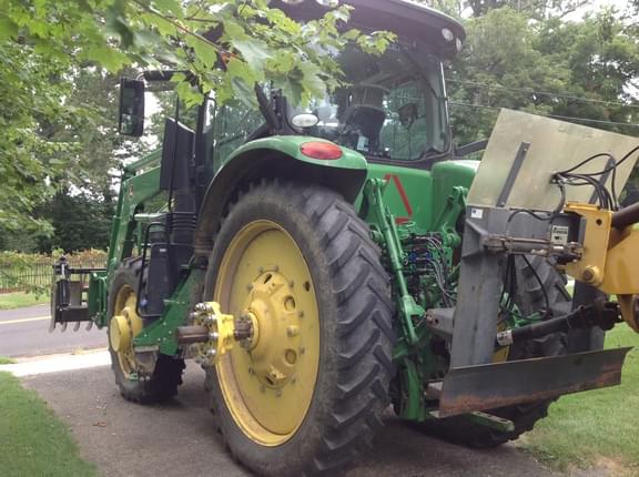 Image of John Deere 7230R equipment image 2