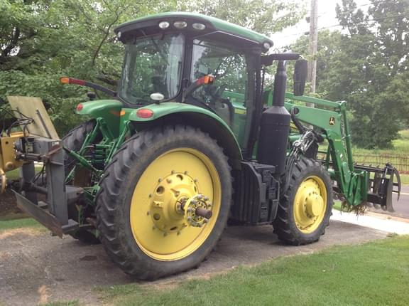 Image of John Deere 7230R equipment image 1