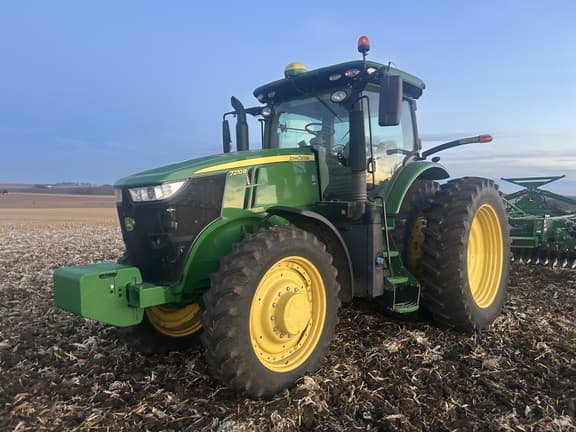 Image of John Deere 7270R equipment image 1