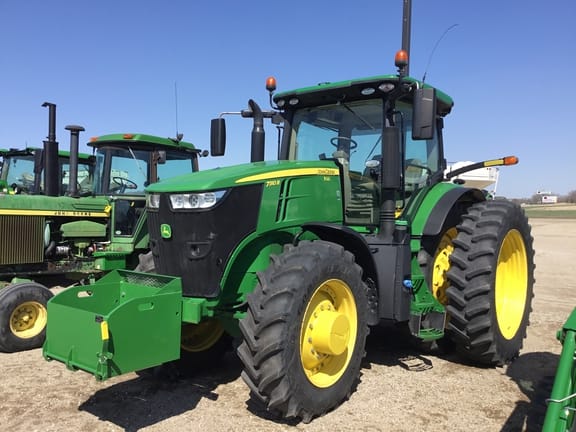 2018 John Deere 7310R Equipment Image0