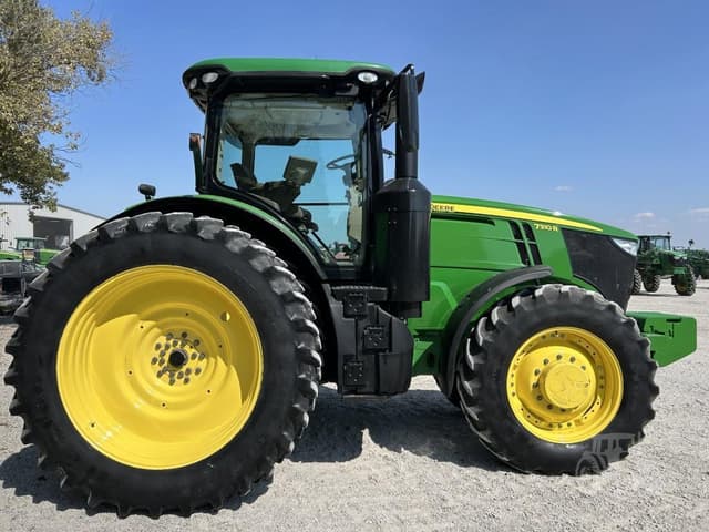 Image of John Deere 7310R equipment image 2