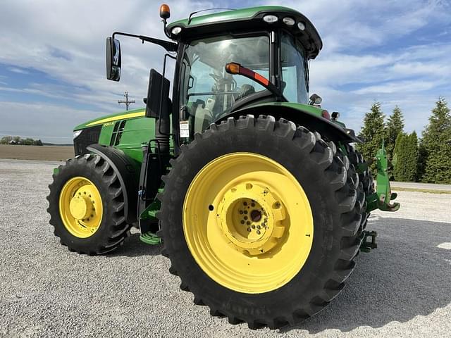 Image of John Deere 7310R equipment image 4