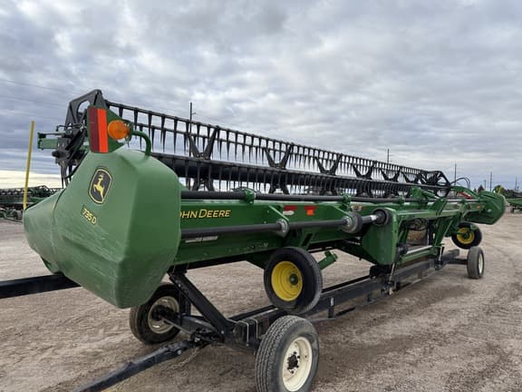 Image of John Deere 735D equipment image 4