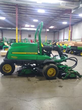 Image of John Deere 7400 equipment image 3