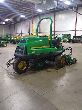 Image of John Deere 7400 equipment image 3