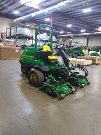Image of John Deere 7400 equipment image 1