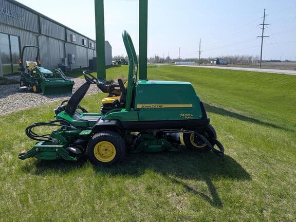 Image of John Deere 7400A equipment image 1