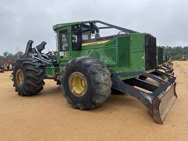 Thumbnail image John Deere 748L 3