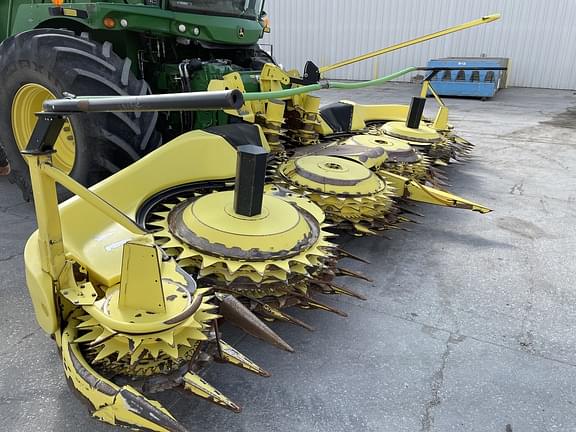 Image of John Deere 770 equipment image 1