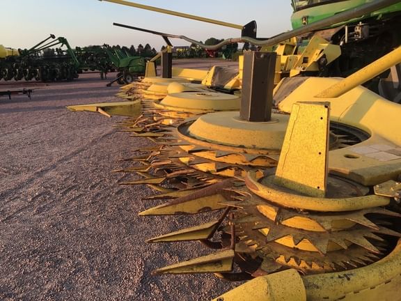 Main image John Deere 770