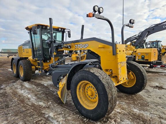 Image of John Deere 770G equipment image 3