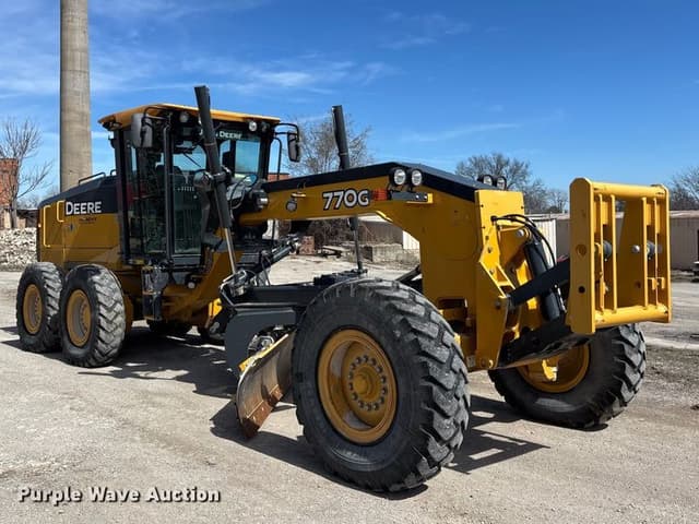 Image of John Deere 770G equipment image 2