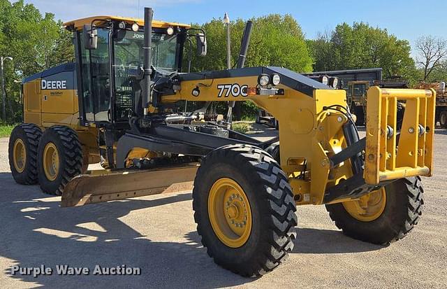 Image of John Deere 770G equipment image 2