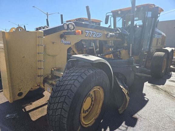 2018 John Deere 772G Equipment Image0