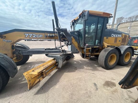 Image of John Deere 772G equipment image 1