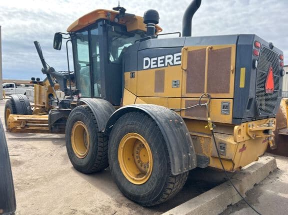 Image of John Deere 772G equipment image 2