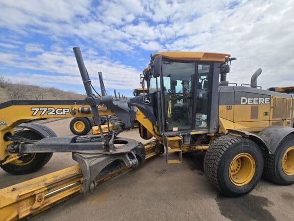Image of John Deere 772G equipment image 1