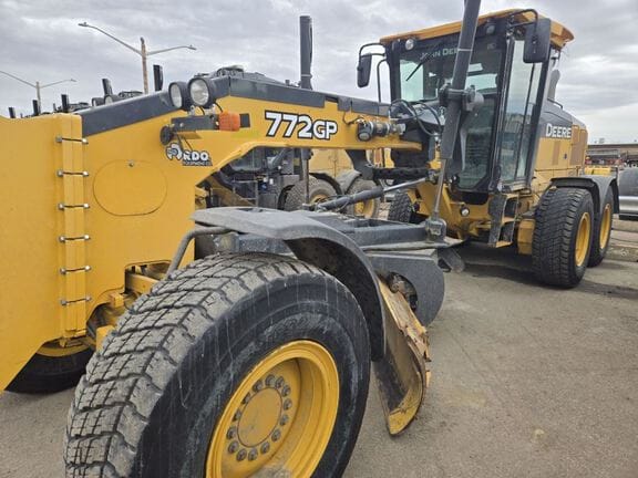 2018 John Deere 772GP Equipment Image0