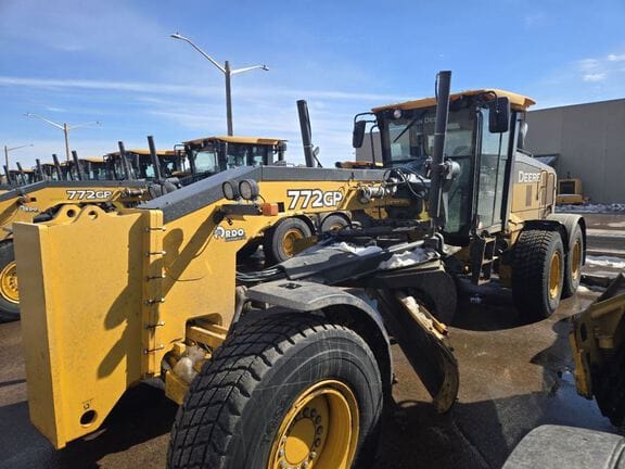2018 John Deere 772G Equipment Image0