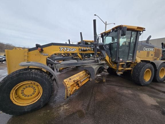 2018 John Deere 772G Equipment Image0