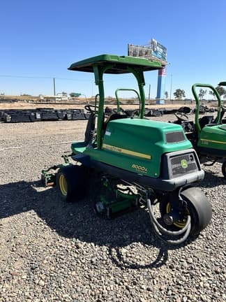 Image of John Deere 8000A equipment image 2