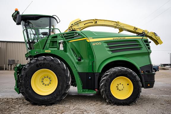 Image of John Deere 8100 equipment image 1