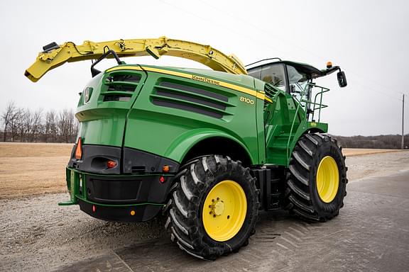 Image of John Deere 8100 equipment image 4