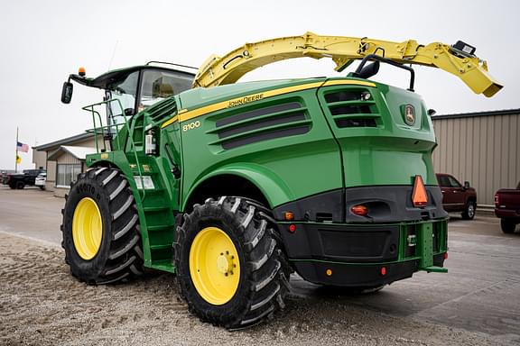 Image of John Deere 8100 equipment image 2