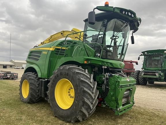 Image of John Deere 8100 equipment image 2