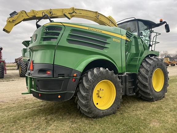 Image of John Deere 8100 equipment image 3