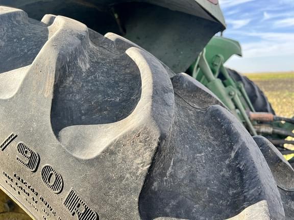 Image of John Deere 8245R equipment image 4