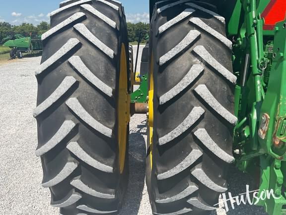 Image of John Deere 8245R equipment image 4