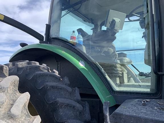 Image of John Deere 8245R equipment image 4
